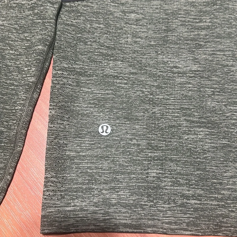 Lululemon 1/2 Zip - Picture 4 of 5